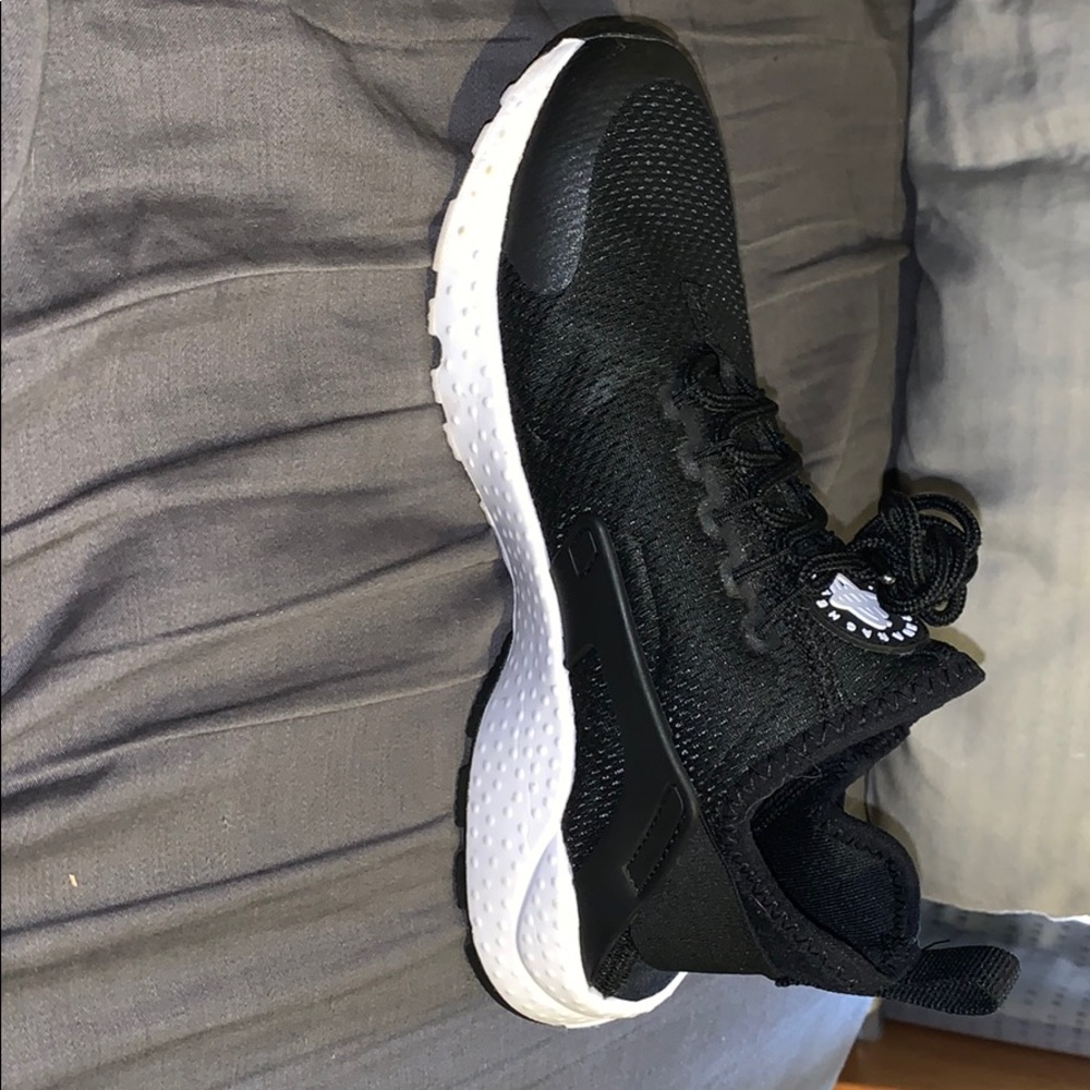 Black nike air hurache!